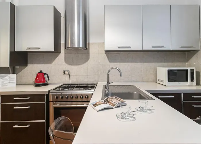 Italianway Easy - Plinio 37 Apartment